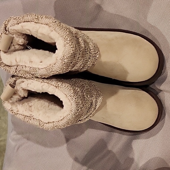 MUK Luks boots, Easy Spirit sandals plus no name boots. - Picture 2 of 9